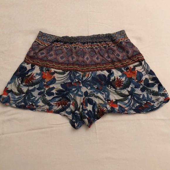 Flowy Shorts - Picture 2 of 3
